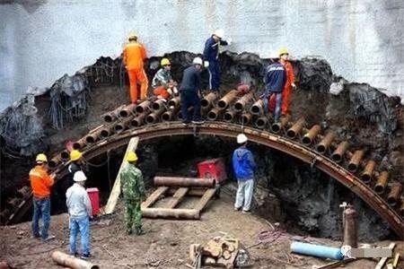 长武隧道钢花管支护案例